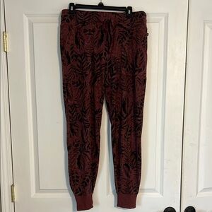 Jessica Simpson Red and Black Leaf Pattern Joggers - New W/O Tags